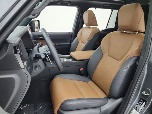 Used 2025 Lexus GX 550 w/ Accessory Package (Z1) AWD/4WD image 15