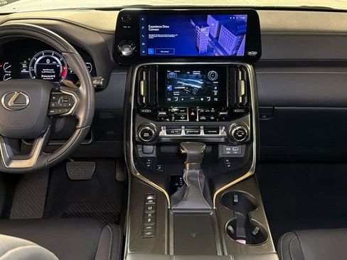 Used 2024 Lexus LX 600 4WD w/ Appearance Package image 18