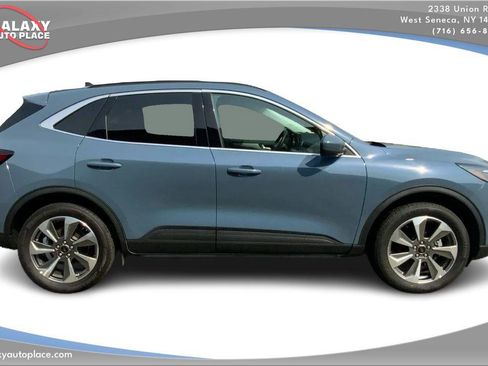 Used 2025 Ford Escape Platinum image 4