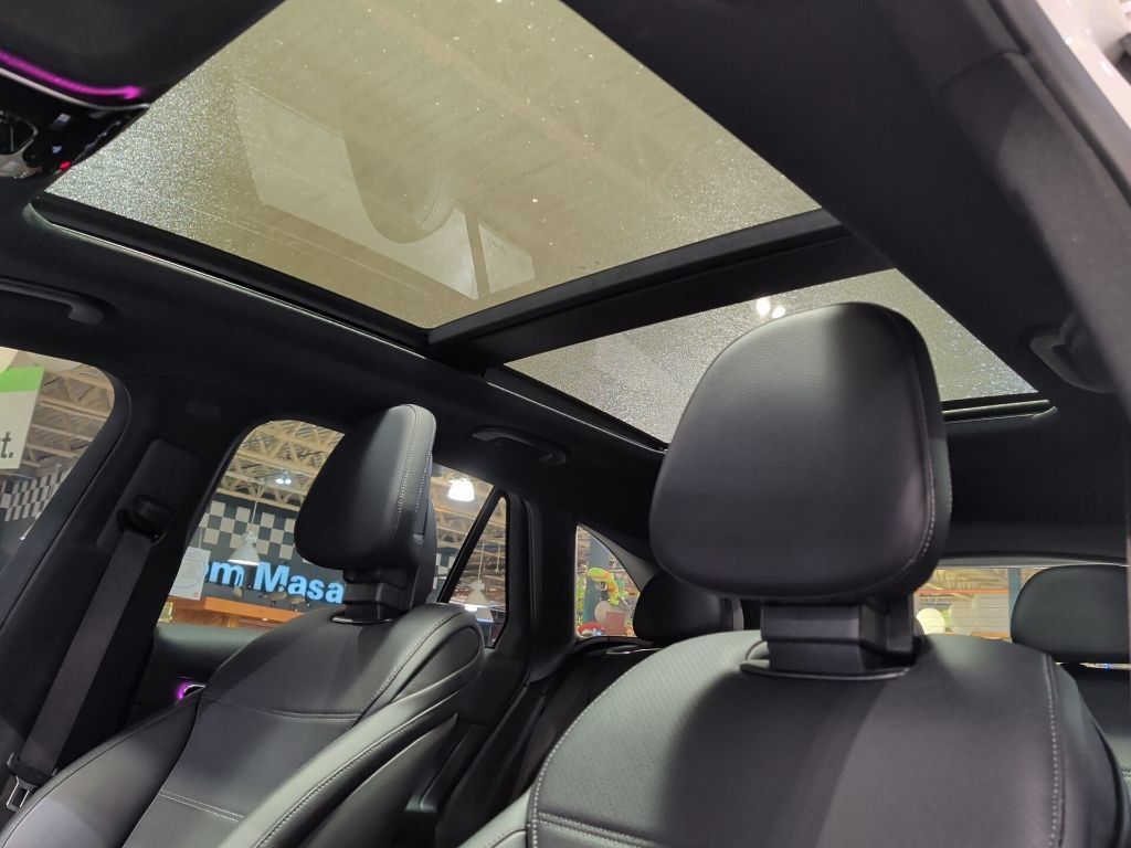 Used 2025 Mercedes-Benz GLC 300 4MATIC image 18