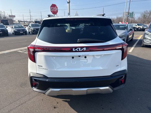 Used 2024 Kia Seltos EX image 6