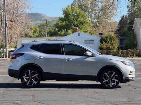 Used 2021 Nissan Rogue Sport SL w/ Premium Package FWD image 4