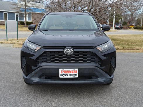 Used 2020 Toyota RAV4 LE image 17