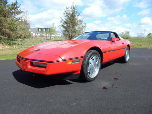 Used 1988 Chevrolet Corvette Convertible RWD image 32