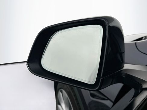 Used 2024 Tesla Model Y Long Range AWD/4WD image 16