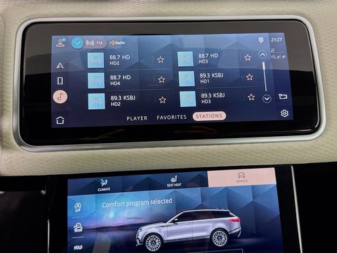 Used 2023 Land Rover Range Rover Velar R-Dynamic S image 17