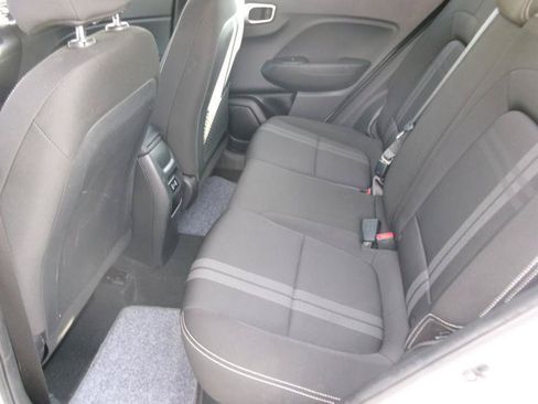Used 2025 Hyundai Venue SEL FWD image 9
