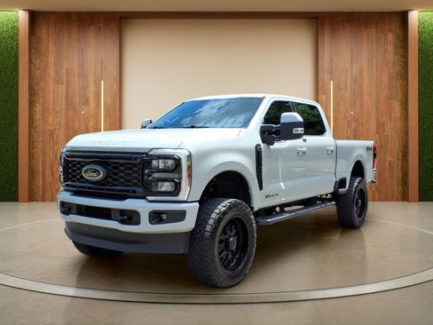 Used 2025 Ford F250 Lariat w/ Black Appearance Package AWD/4WD image 28