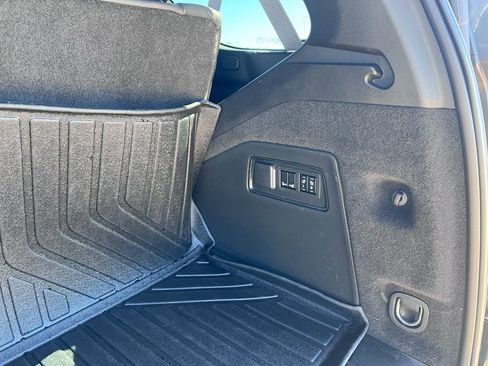 Used 2024 Cadillac Escalade Premium Luxury Platinum image 10