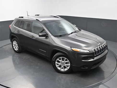 Used 2018 Jeep Cherokee Latitude Plus image 27