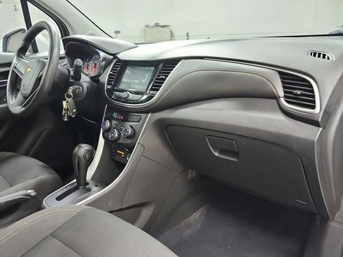 Used 2017 Chevrolet Trax LS AWD/4WD image 33