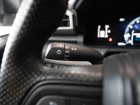 Used 2025 Toyota Tacoma SR AWD/4WD image 13