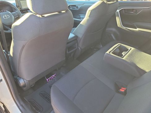 Used 2021 Toyota RAV4 LE image 11