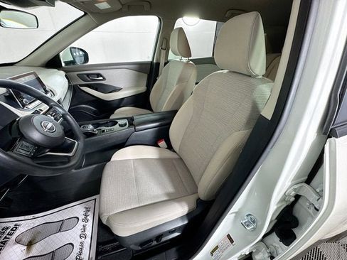 Used 2023 Nissan Rogue SV image 16