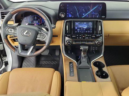 Used 2025 Lexus LX 600 4WD w/ Accessory Package (Z1) image 13