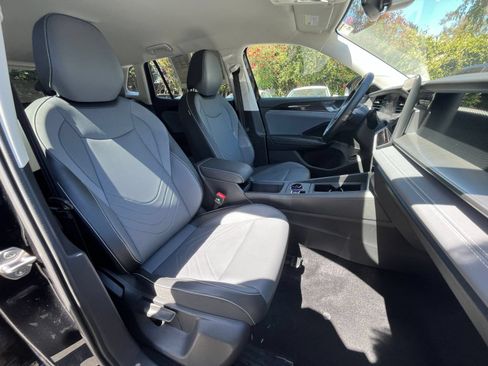 Used 2026 Volkswagen Tiguan SE FWD image 33