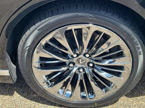 Used 2023 Lexus LS 500 w/ Interior Upgrade Package RWD image 8