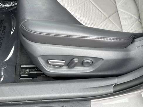 Used 2018 Toyota Camry XLE FWD image 13