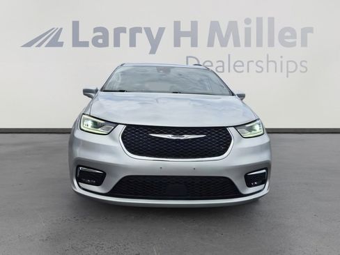 Used 2022 Chrysler Pacifica Touring-L FWD image 9