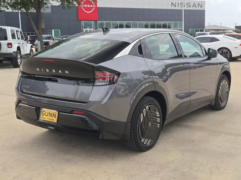 New 2026 Nissan Leaf FWD image 3