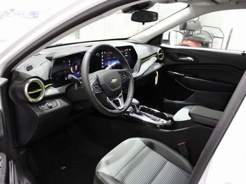 New 2026 Chevrolet Trax LT w/ Driver Confidence Package FWD image 3