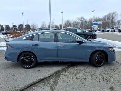 New 2026 Nissan Sentra SR image 2