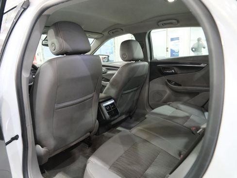 Used 2015 Chevrolet Impala LT w/ Convenience Package FWD image 17