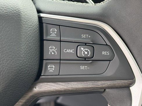 Certified 2023 Jeep Grand Cherokee Limited w/ Luxury Tech Group II image 18