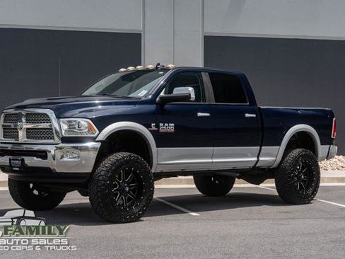 Used 2016 RAM 2500 Laramie w/ Convenience Group AWD/4WD image 2