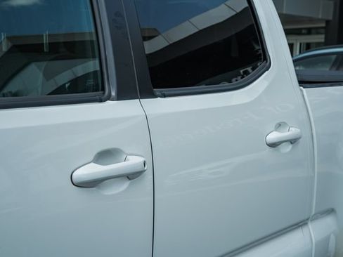 Used 2022 Toyota Tacoma TRD Sport w/ Technology Package AWD/4WD image 16