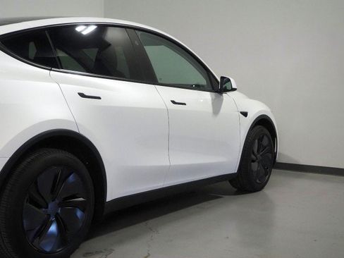 Used 2026 Tesla Model Y Long Range RWD image 58