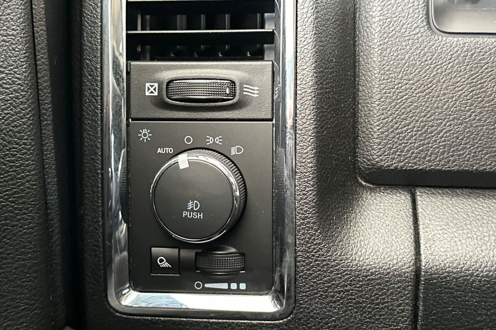 Used 2018 RAM 1500 Laramie w/ Convenience Group AWD/4WD image 31