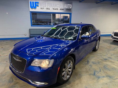 Used 2018 Chrysler 300 Touring L image 4