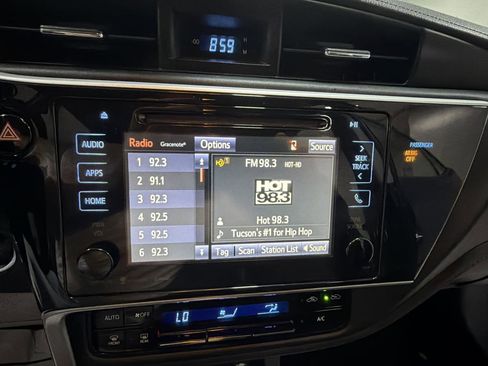 Used 2018 Toyota Corolla SE w/ SE Premium Package image 18