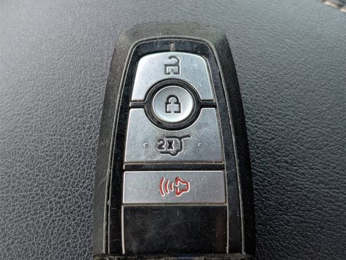 Used 2021 Ford Edge ST image 29