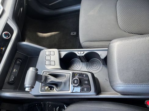 Used 2025 Kia Sportage LX FWD image 39