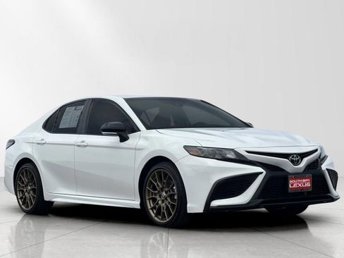 Used 2024 Toyota Camry SE image 8