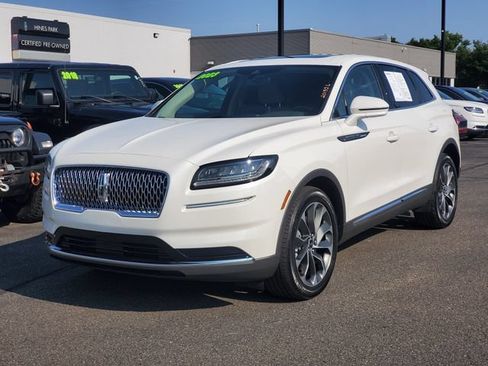 Used 2023 Lincoln Nautilus Reserve AWD/4WD image 2