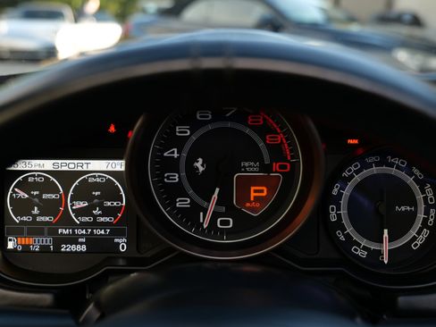 Used 2014 Ferrari California image 21