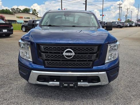 Used 2024 Nissan Titan SV w/ SV Convenience Package RWD image 2