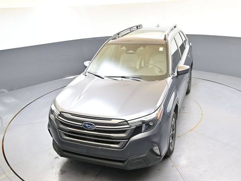 Used 2025 Subaru Forester Premium AWD/4WD image 36
