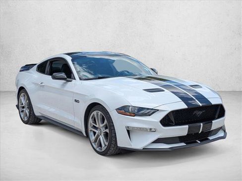 Used 2018 Ford Mustang GT RWD image 3