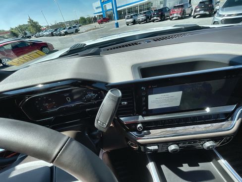 Certified 2024 Chevrolet Silverado 2500 LTZ w/ LTZ Convenience Package image 16