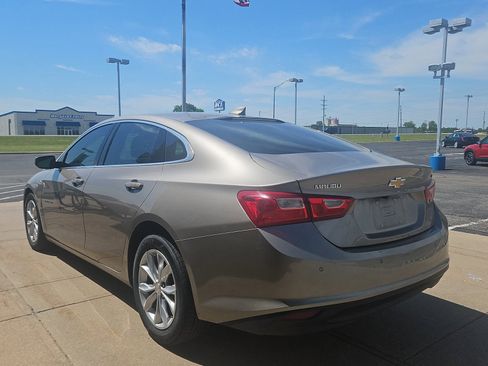Used 2025 Chevrolet Malibu LT FWD image 3