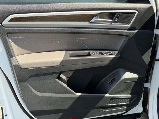 Used 2023 Volkswagen Atlas SE w/ Panoramic Sunroof Package AWD/4WD image 18