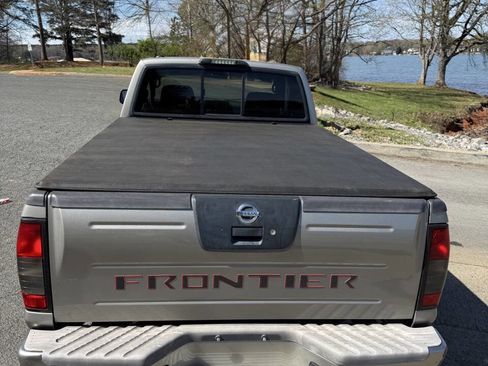Used 2004 Nissan Frontier XE w/ (VTP) Value Truck Pkg image 10