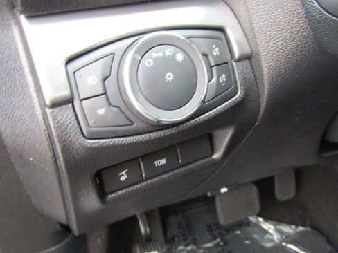 Certified 2018 Ford Explorer XLT w/ Equipment Group 202A image 19