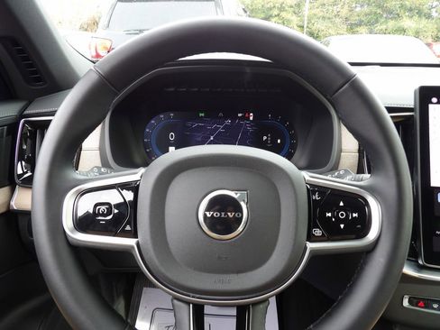 Certified 2025 Volvo XC90 B6 Plus image 17