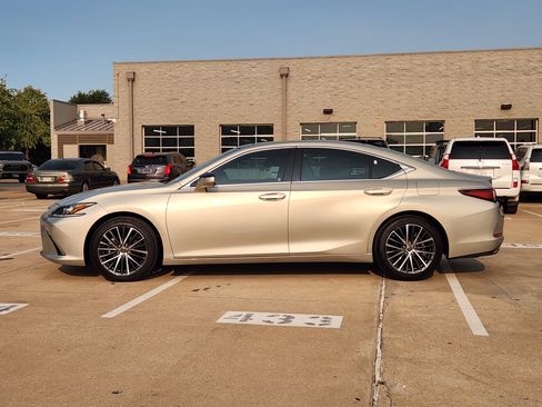 Used 2023 Lexus ES 350 w/ Premium Package FWD image 3