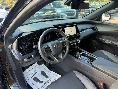 Used 2024 Lexus RX 350 FWD image 3